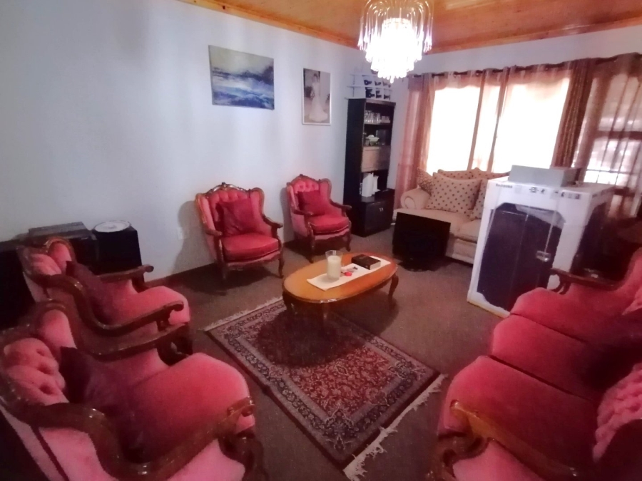 5 Bedroom Property for Sale in Pellissier Free State